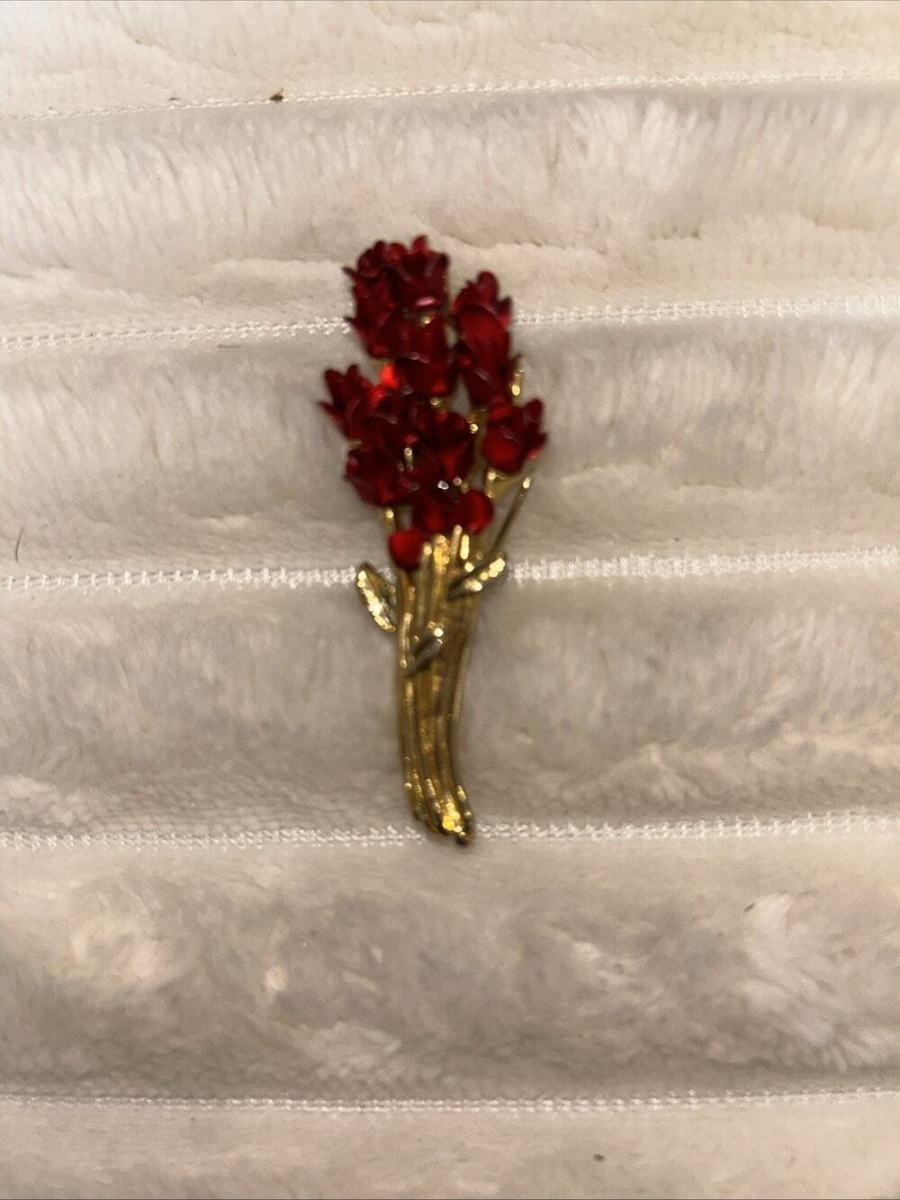 VINTAGE DM ‘97 Red Rose FLOWER Bouquet BROOCH PIN Red ENAMEL GOLD TONE Dozen